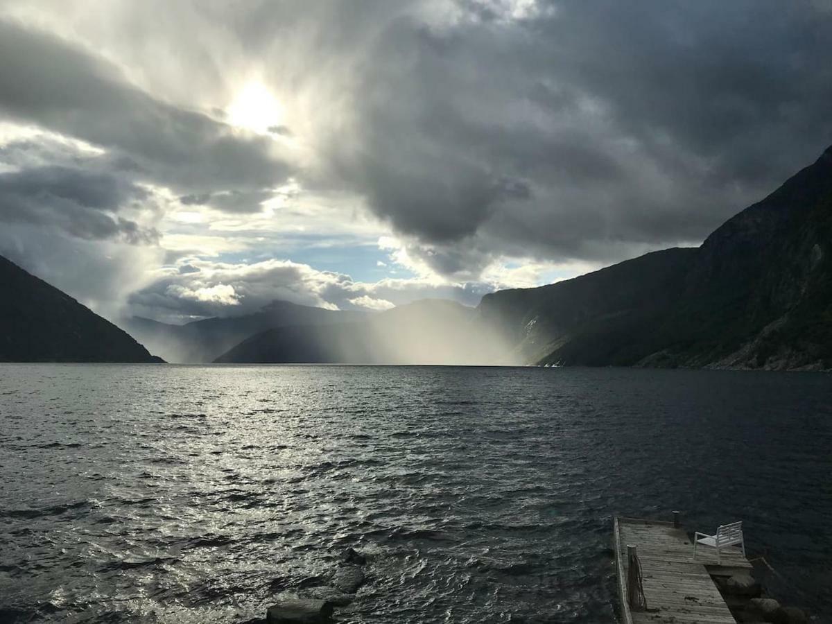 Вилла Fjordperlen Эйдфьорд Экстерьер фото